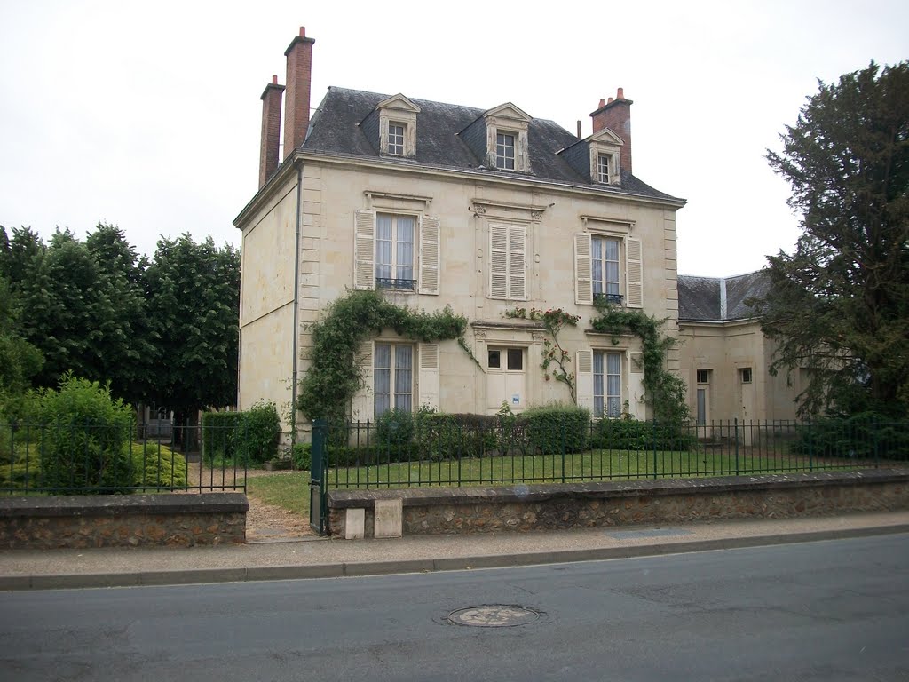 Centre de la Madeleine à la Chartre sur le Loir by felipeche