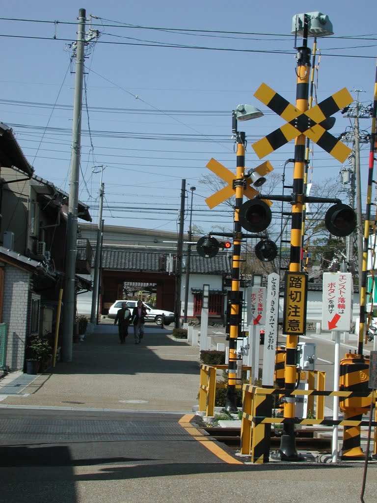 伊賀上野2('02.4.5)railroad crossing in Ueno city(now Iga city) by Mikochan