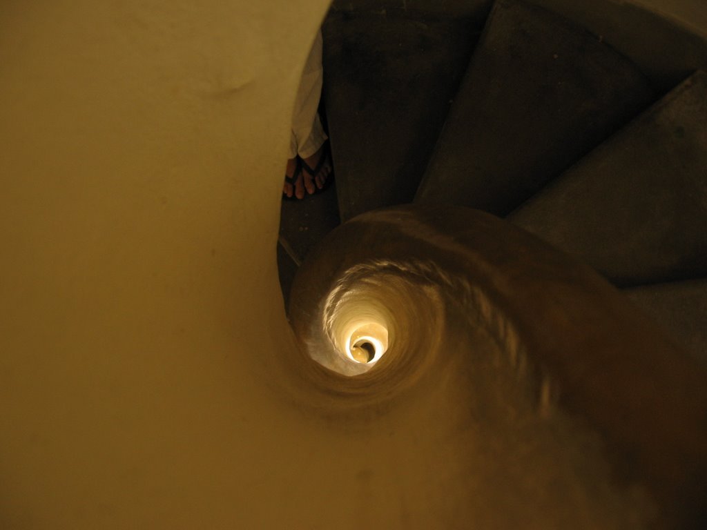 Escalera de la torre de agua by rubenaceo