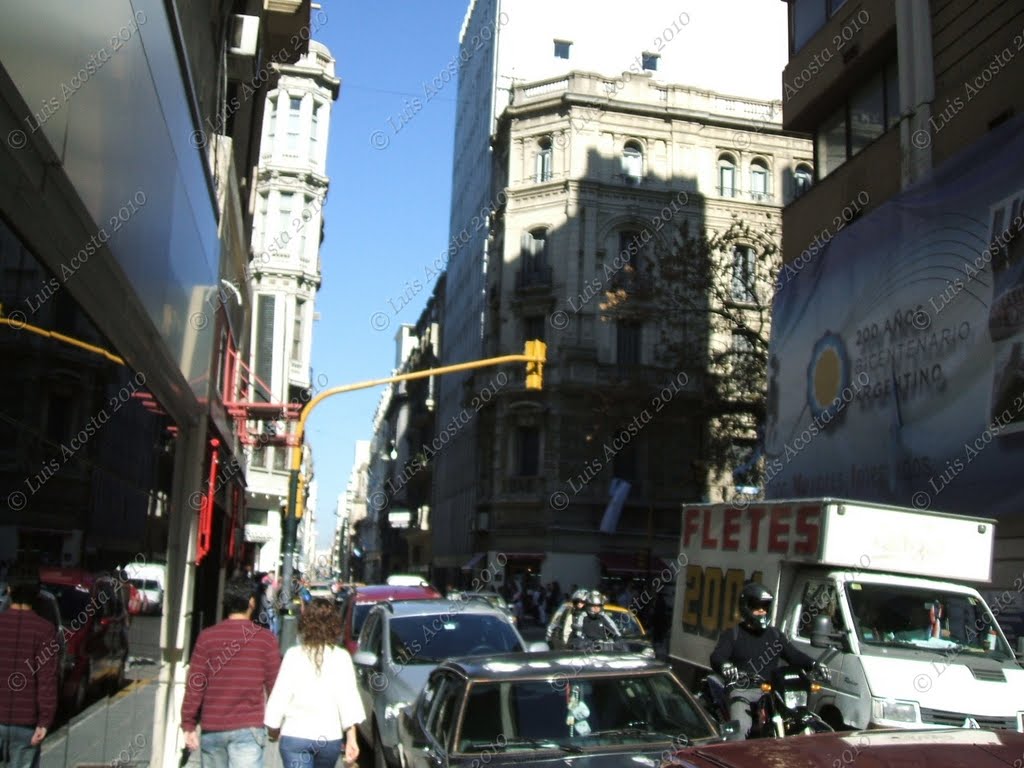 Mayo de 2009 - Calle Esmeralda ? y Av. de Mayo - Vista hacia el Sur by Luis Acosta