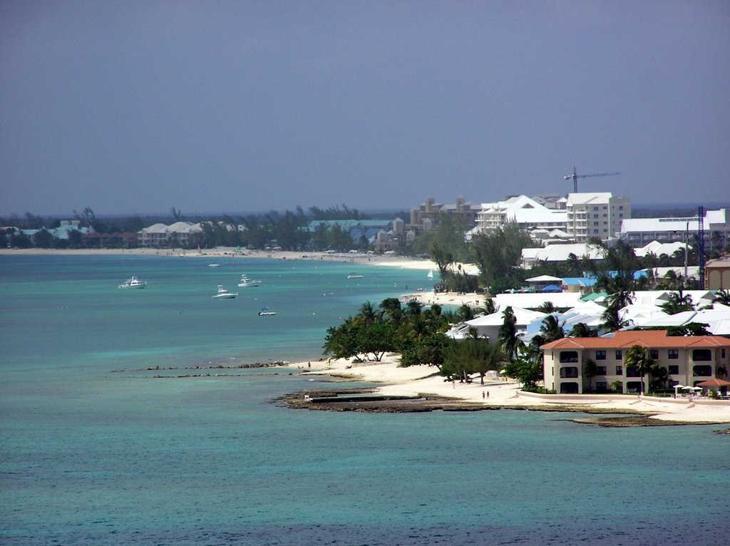 7 Miles Beach view from the Cruise by Roberto Lam