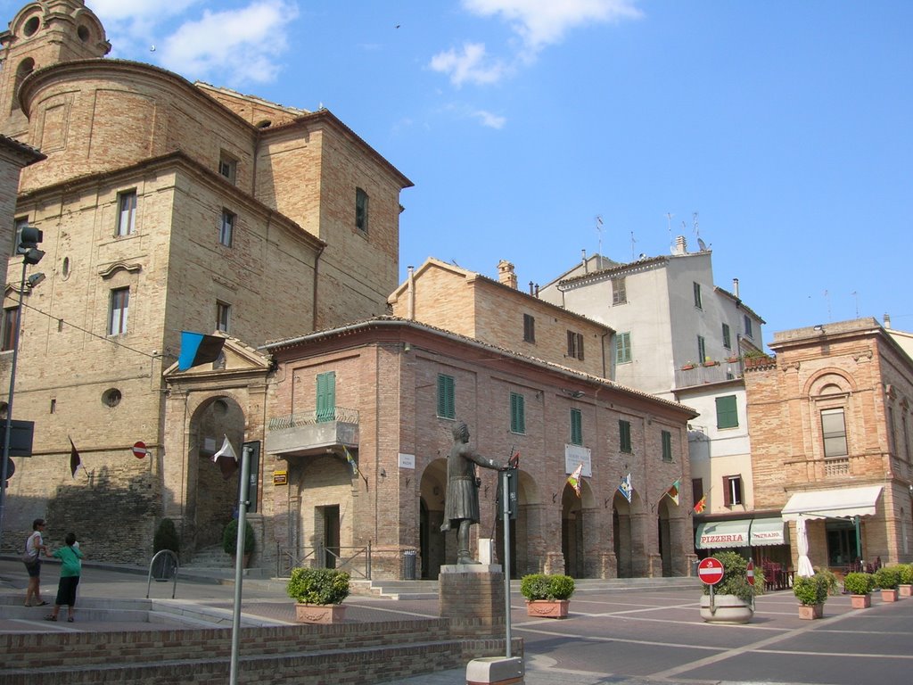 PIAZZA DI FILOTTRANO (E.CORALLINI) by edoardocorallini