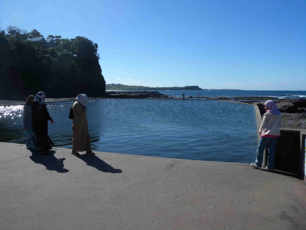 Rock Pool at Kiama by robsonap