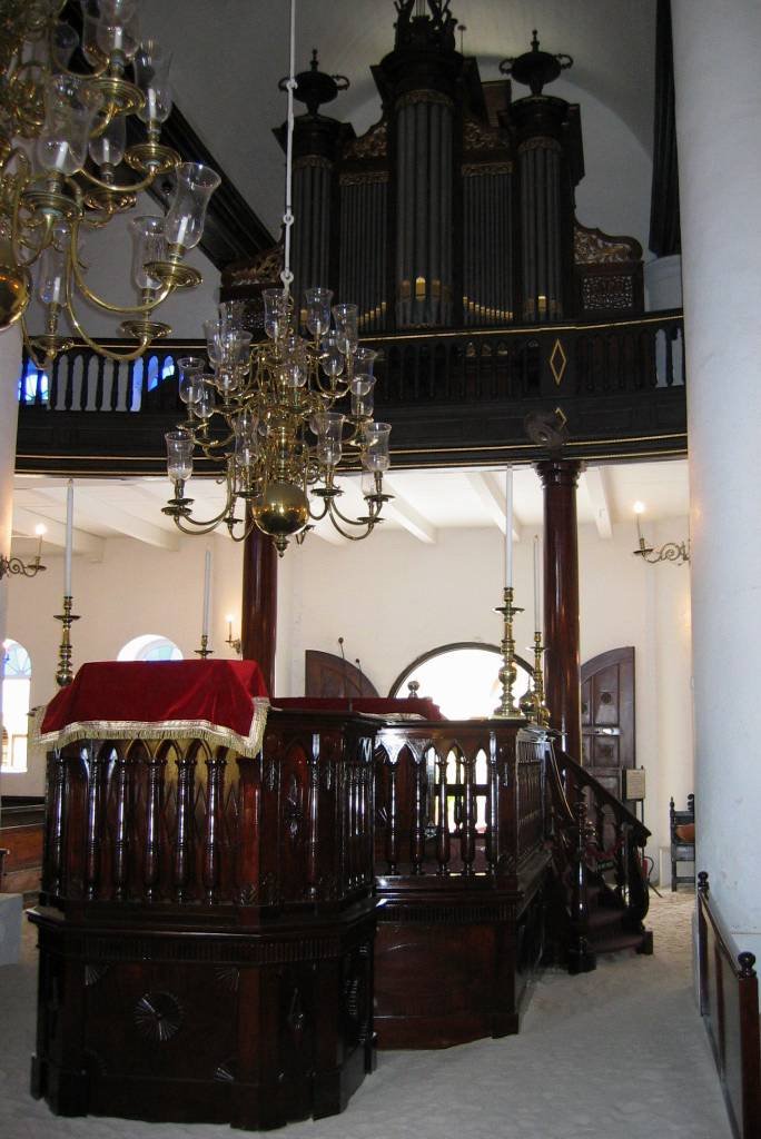 Interior Mikve Israel Synagoge by Hans van der Aalst