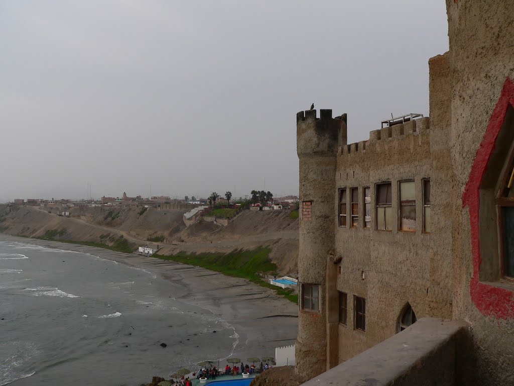 Vista de la playa desde el castillo by Ceferino Muñoz