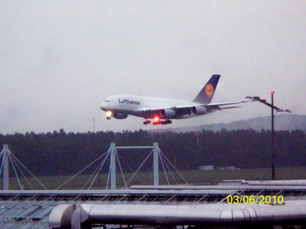 A380 im Überflug NUE by Moorea007