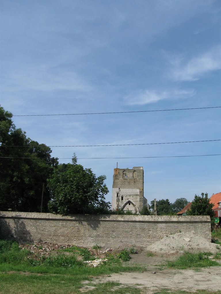 Ruines de l'Abbaye à Watten by Miefond