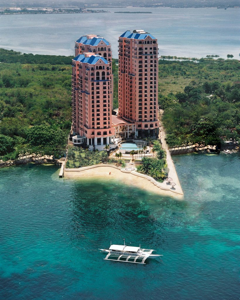 Hilton Hotel, Cebu, Philippines by clarkpelaez