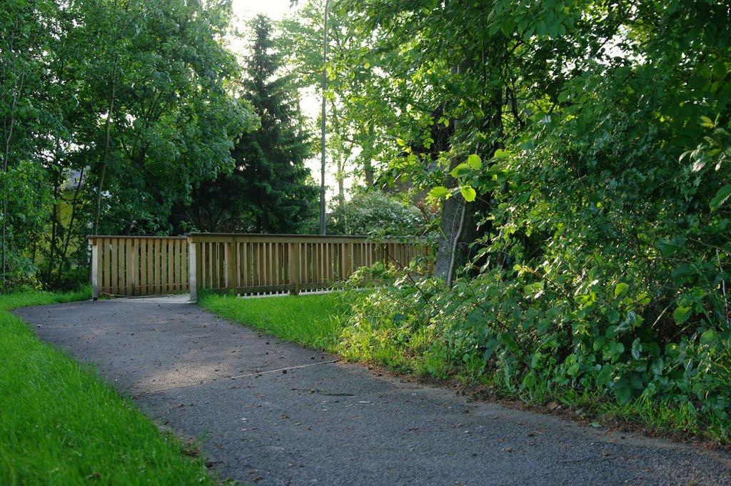 Neue Holzbrücke verbindet die Straßen Schulbusch und Am Denkmal by cuhle-fotos