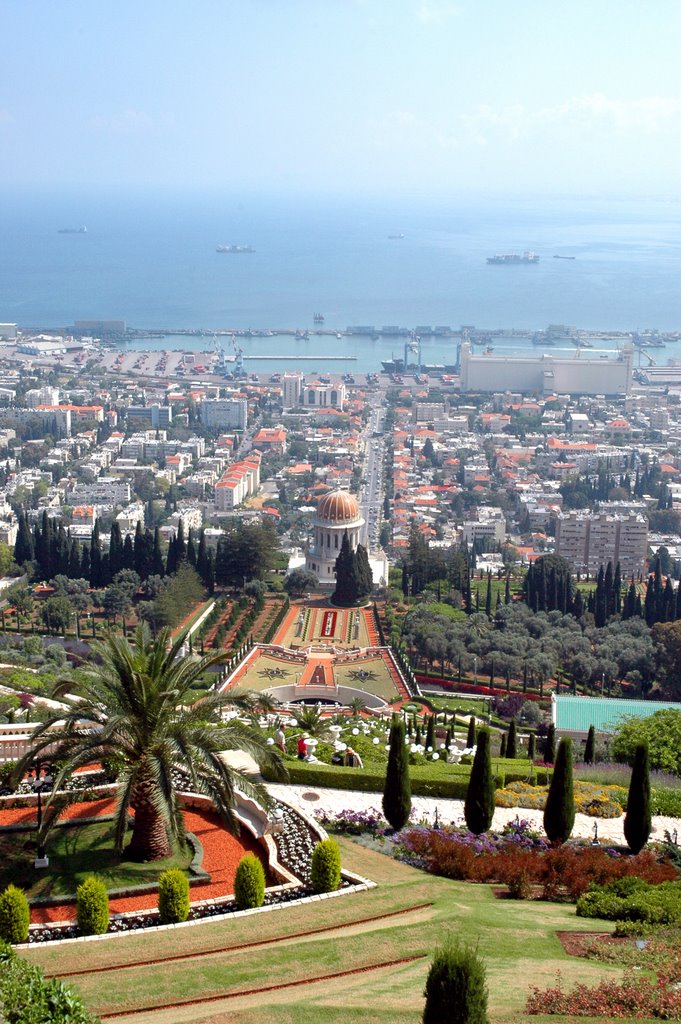 LooKouT of BaHai GarDens by moonsun77