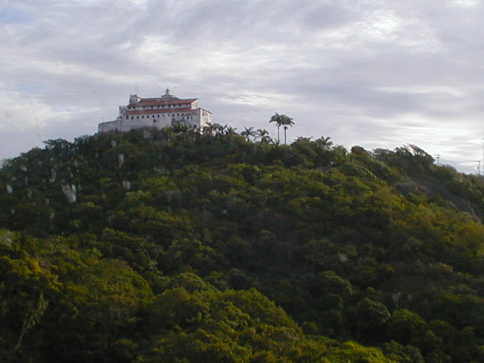 Vista do Convento de Nossa Senhora da Penha a partir da 3ª Ponte em Vila Velha, ES. by Ricardo Mercadante