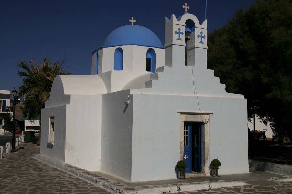 A small church in Paroikia in Paros July 2007 - Greece by S.M Tunli - tunliweb.no