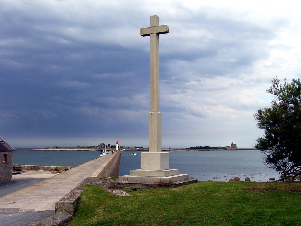 Saint-Vaast-la-Hougue by Tim Jansa