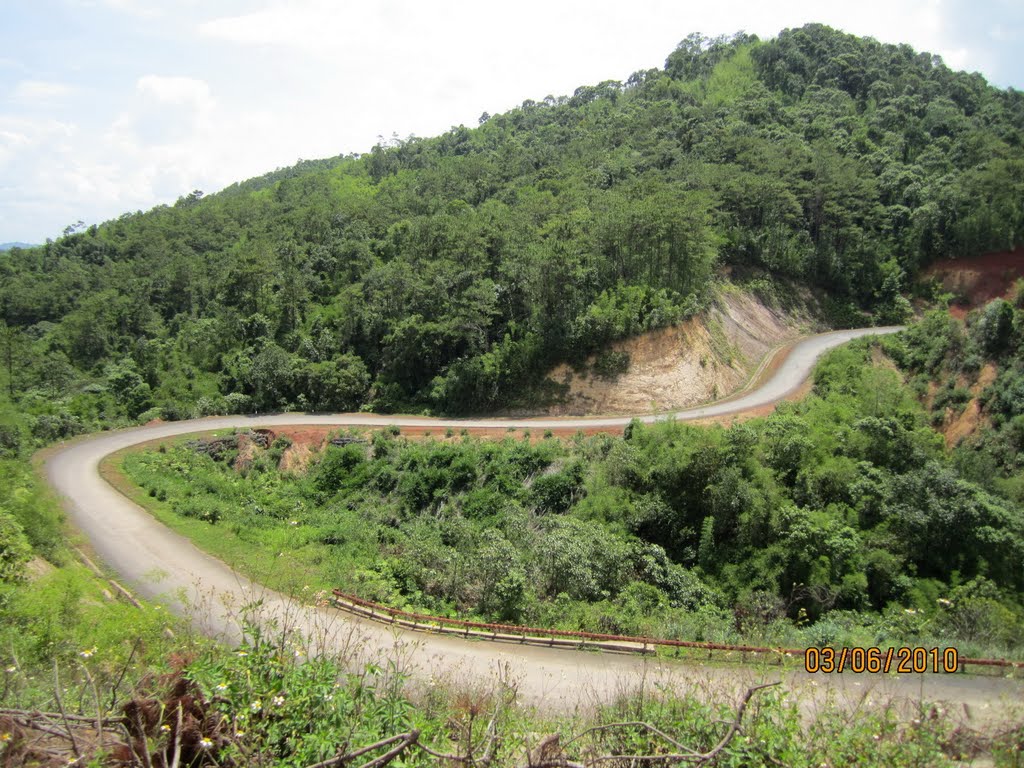 Đường đèo Quảng Khê về Gia Nghĩa by Ngo Minh Truc