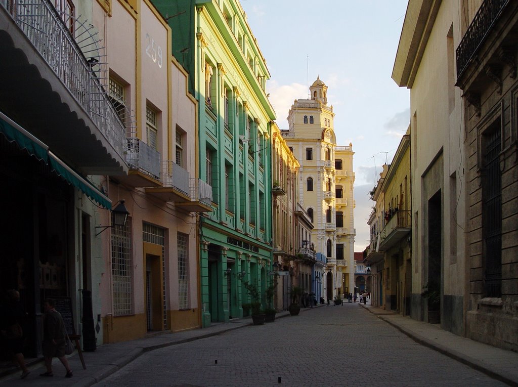 Habana vieja 2003 by Hans Hartings