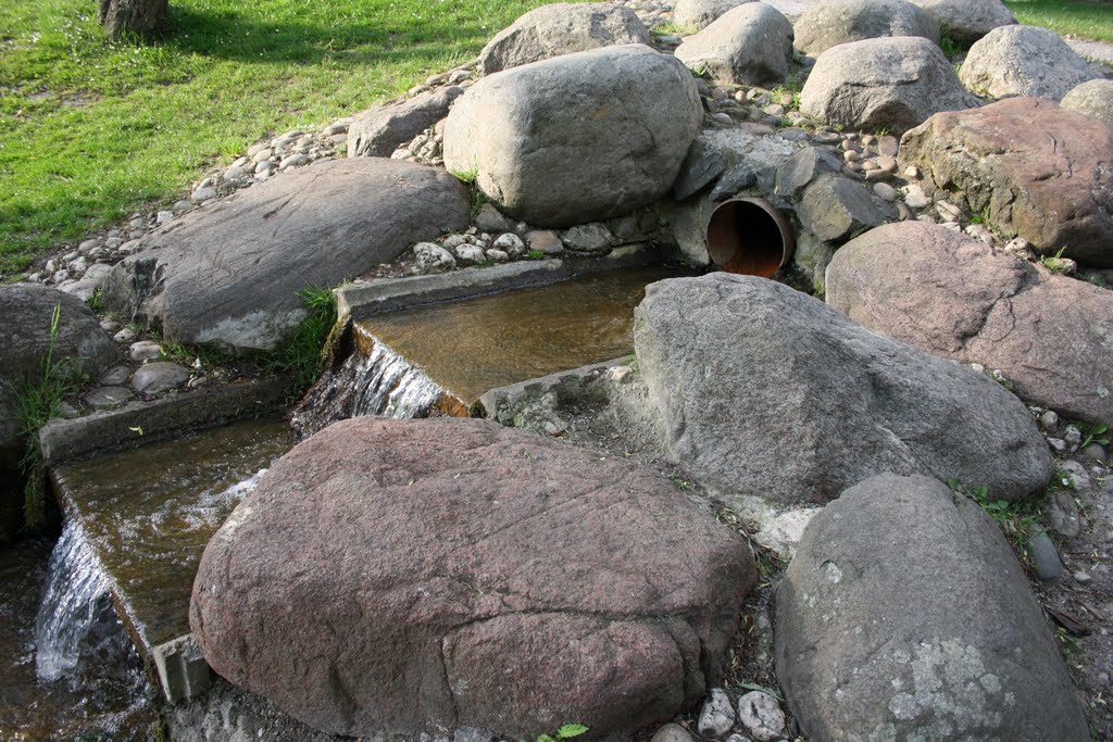 Künstlicher Wasserfall Dorneburger Park in Herne/Wanne-Eickel by Wanne-Eickeler