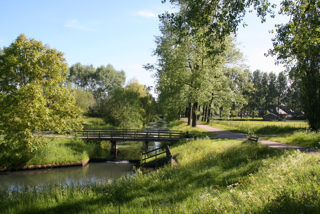 Koppeldijk met Brug naar Park de Koppel. by Carl030nl