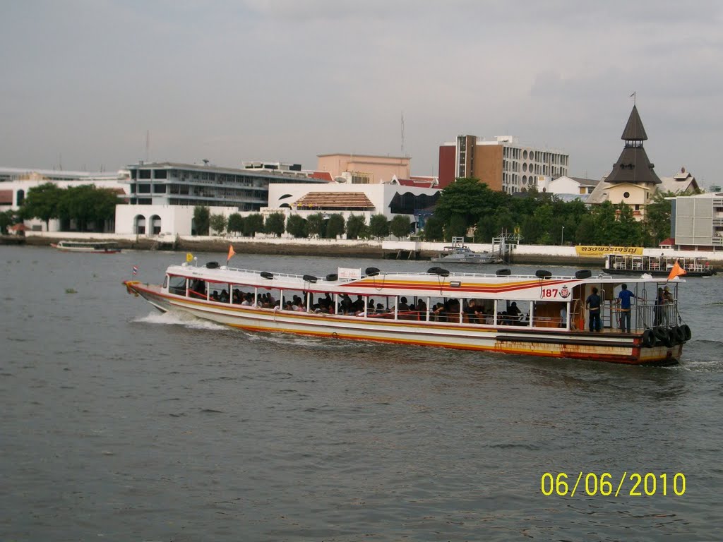 Chao Phraya Express Boat.เรือด่วนเจ้าพระยา by wasin1980