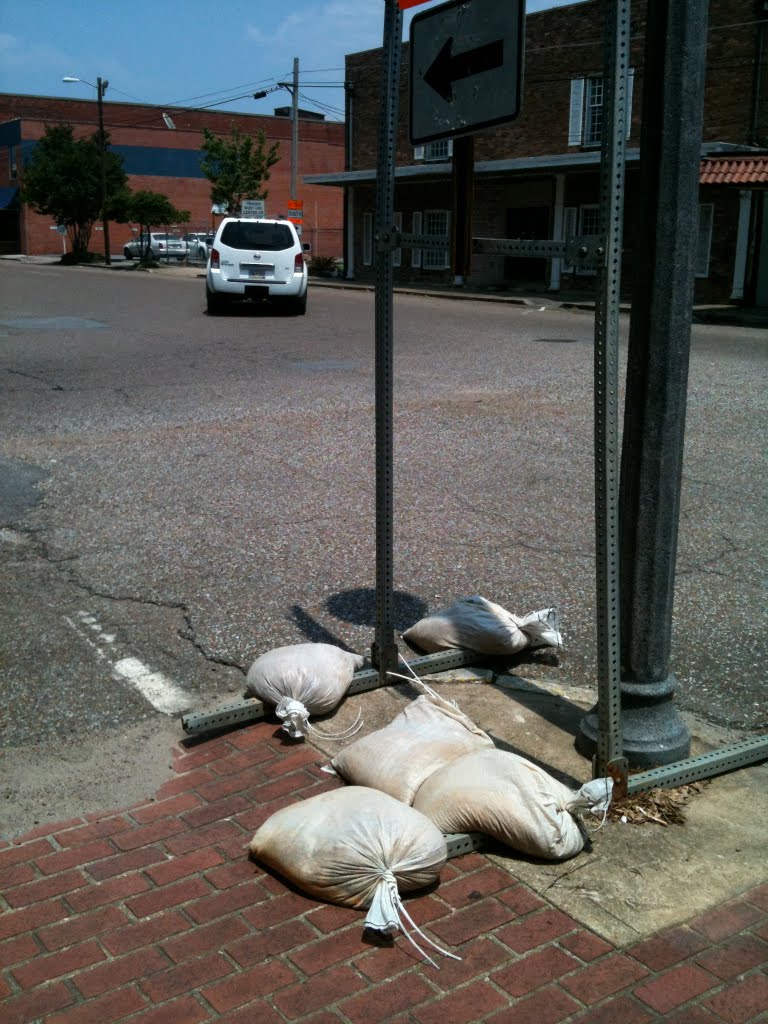 Sandbags on corner by clayhmn