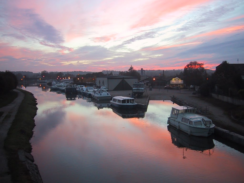 Le Port de Plaisance de Briare, France by coudfil