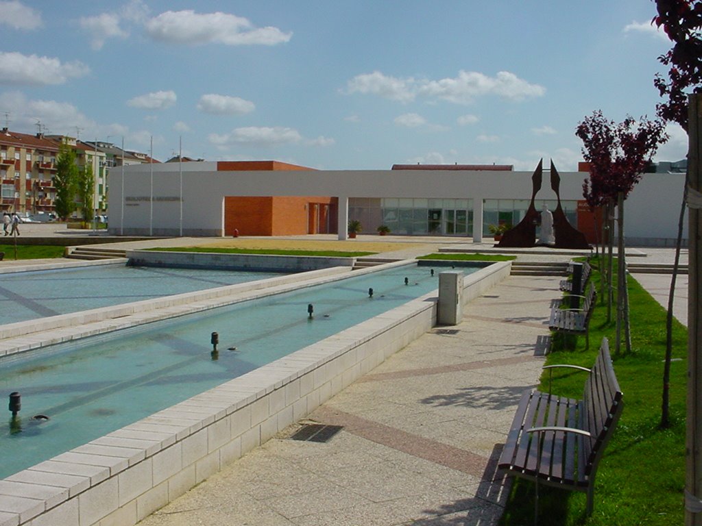 Biblioteca do Pinhal Novo by Pedro NG Antunes