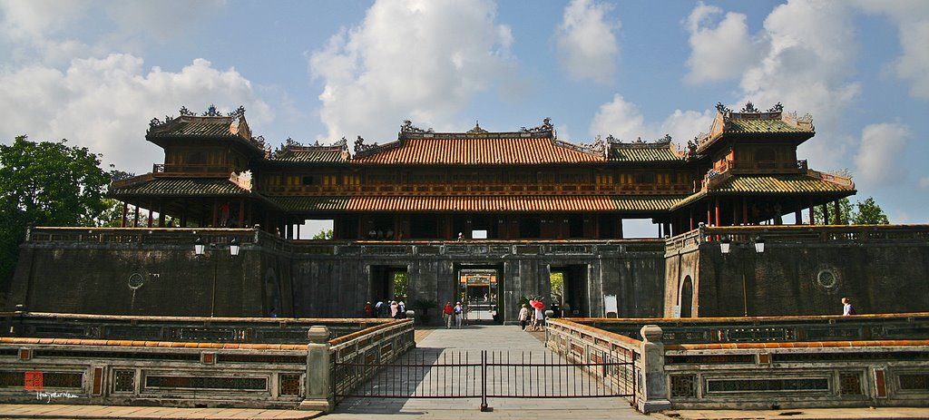 Cửa Thượng Tứ (Citadel Gate) (hoangkhainhan.com) by Hoàng Khai Nhan