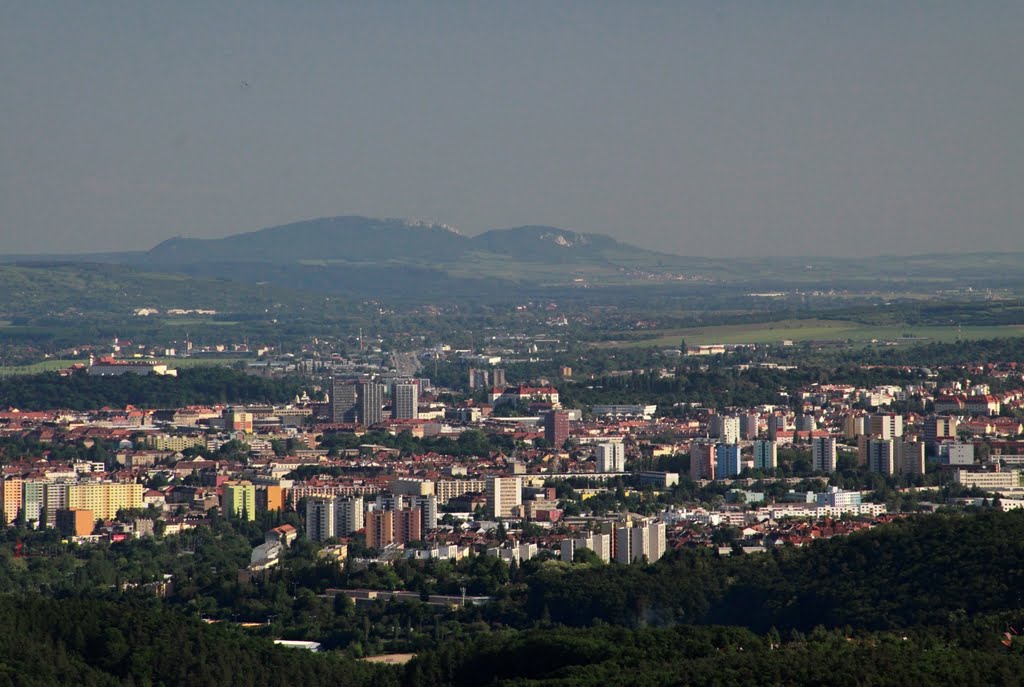 Babí lom - pohled přes Brno na Pálavu vzdálenou 50 km by labl