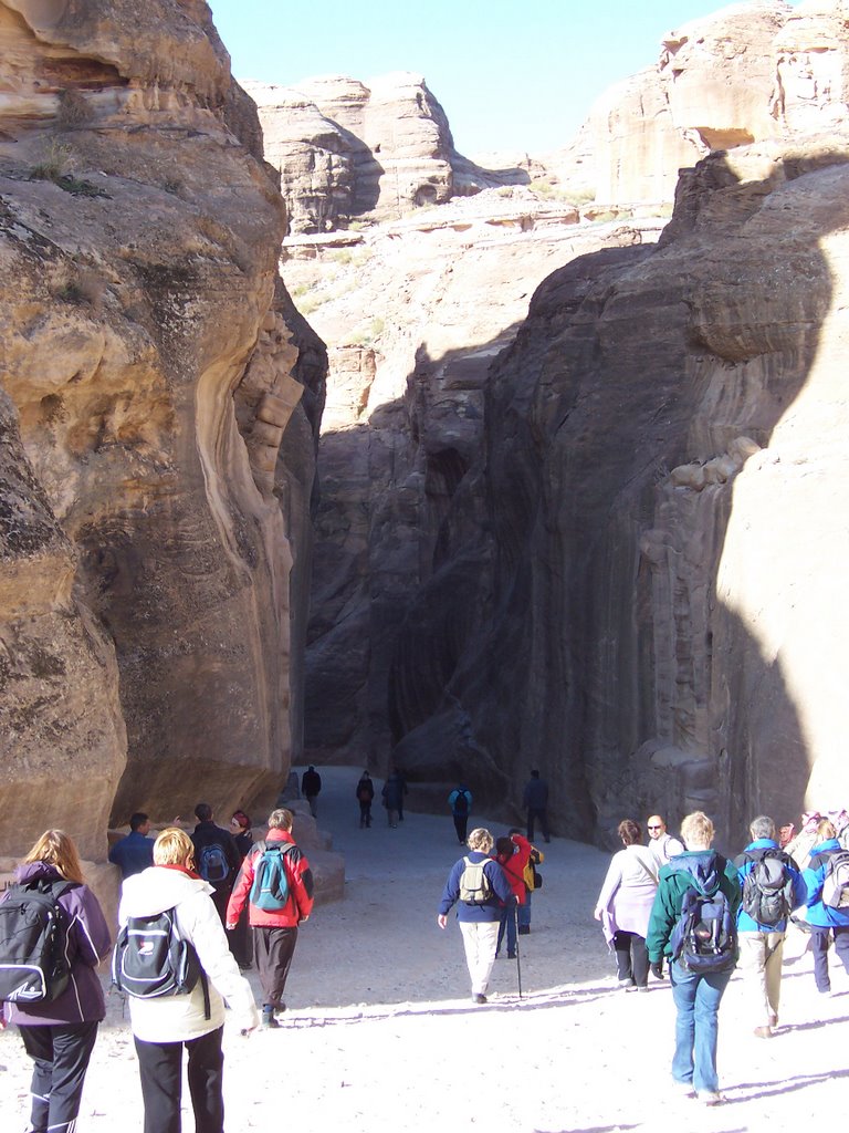 Entrance to the Siq (Petra - 1/11) by merlinthewizard