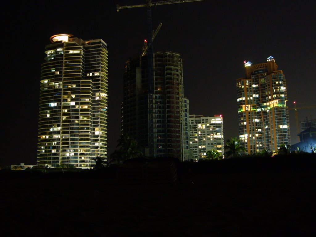 2006 South Beach @ Night by Carlos Hincapie