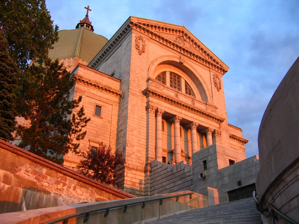 L'Oratoire Saint-Joseph du Mont-Royal by Andrei Drabovich