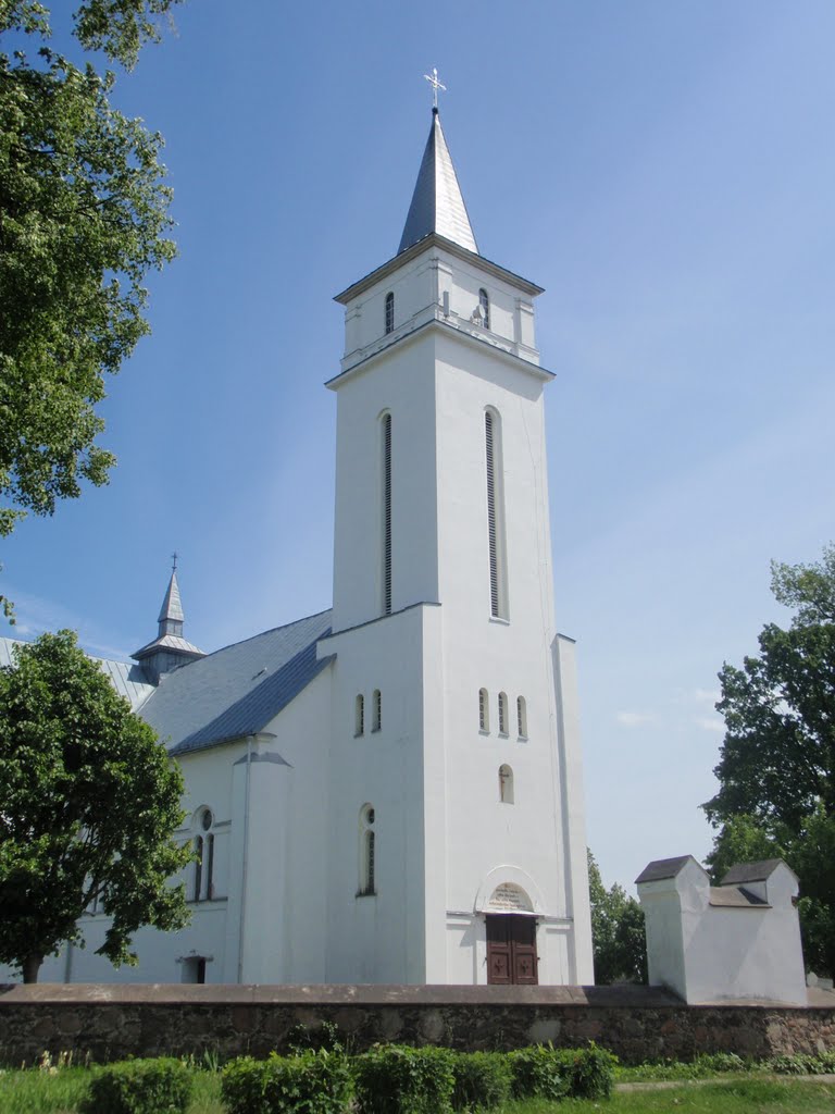 2010. Viekšnių Šv. Jono Krikštytojo bažnyčia by Audrone