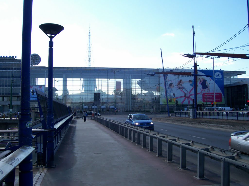 Hala wejściowa na Targi / Eingangshalle zur Messe / Fair entrance hall by kordar