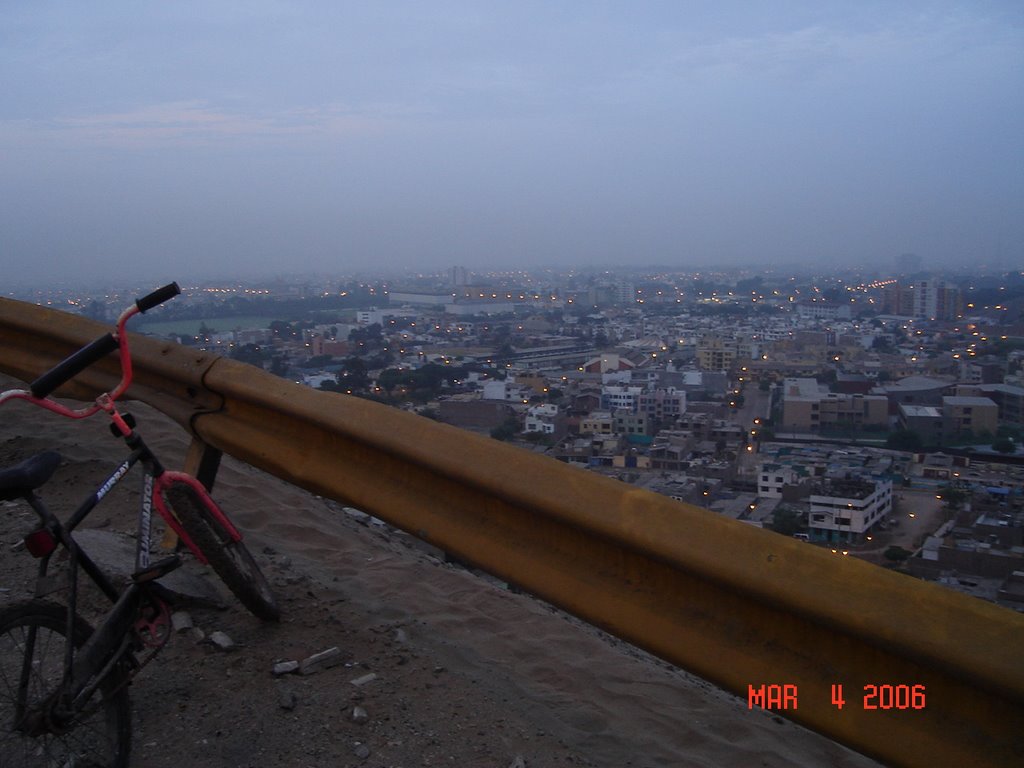 Amanecer desde Av. Raul Ferrero by Pablo Sotomayor