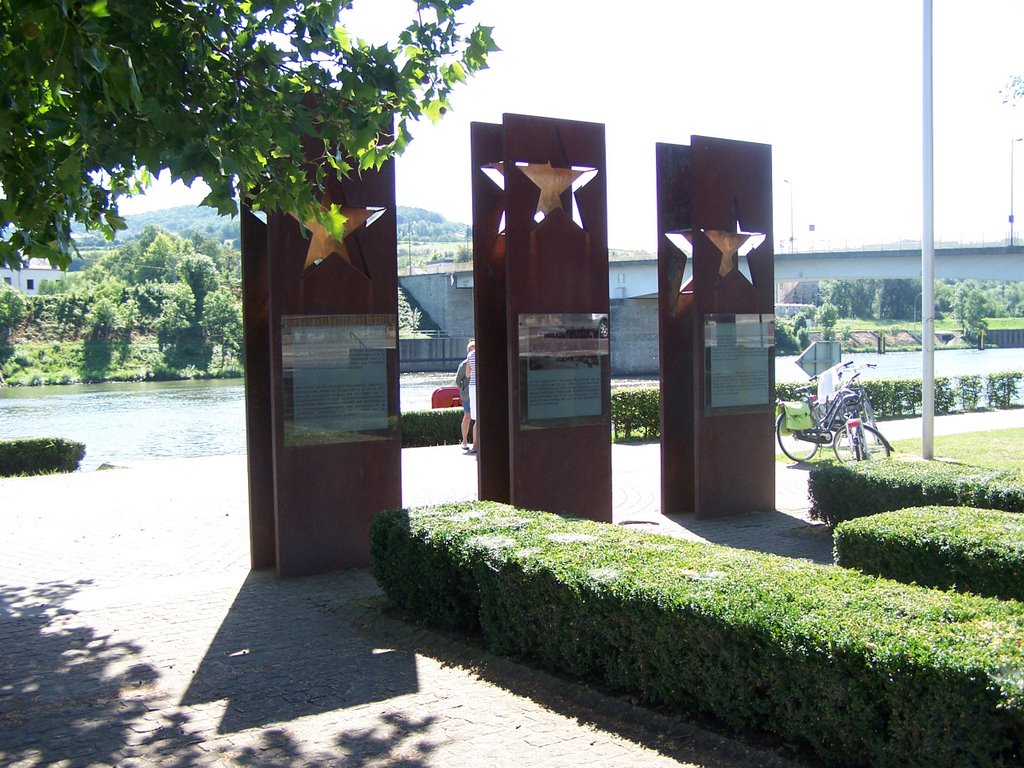 Monument dédié aux accords de Schengen (Schengen, Luxembourg) by Essem