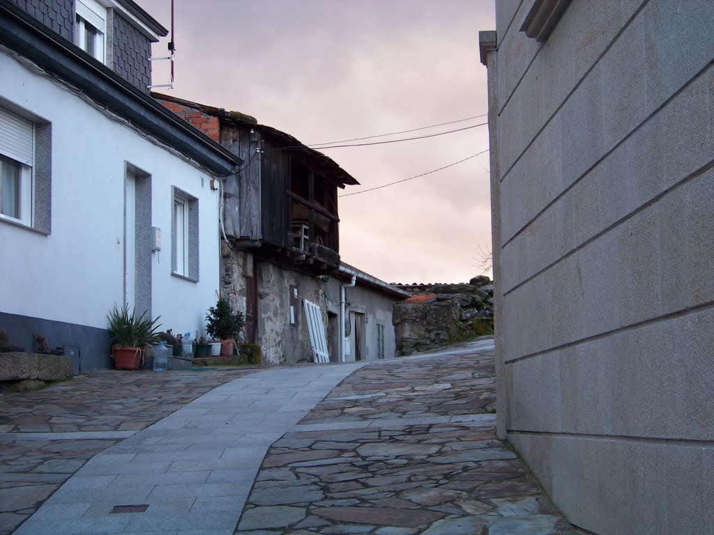 Rumbo al Castillo de Manzaneda by Estebariz