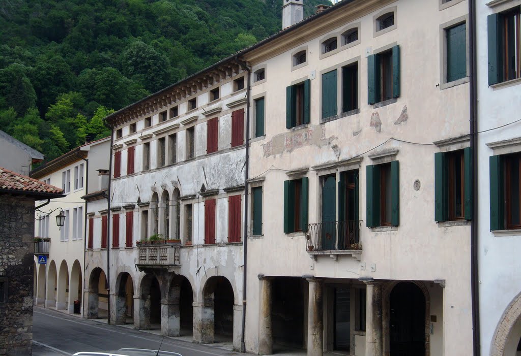 Vittorio Veneto - Palazzi a Ceneda by franco baldissarutti