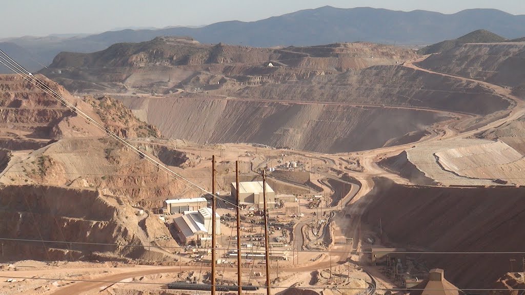 U.S. HWY 191 (666), Morenci Copper Mine, 2010-04-28 by Max Richard