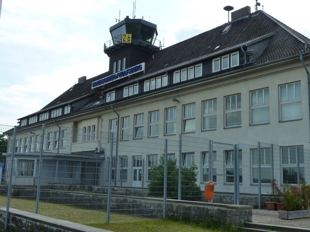 Airport-Braunschweig by Reinhnke-Fuchs