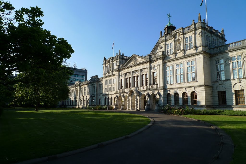 Cardiff University Main Building by krige