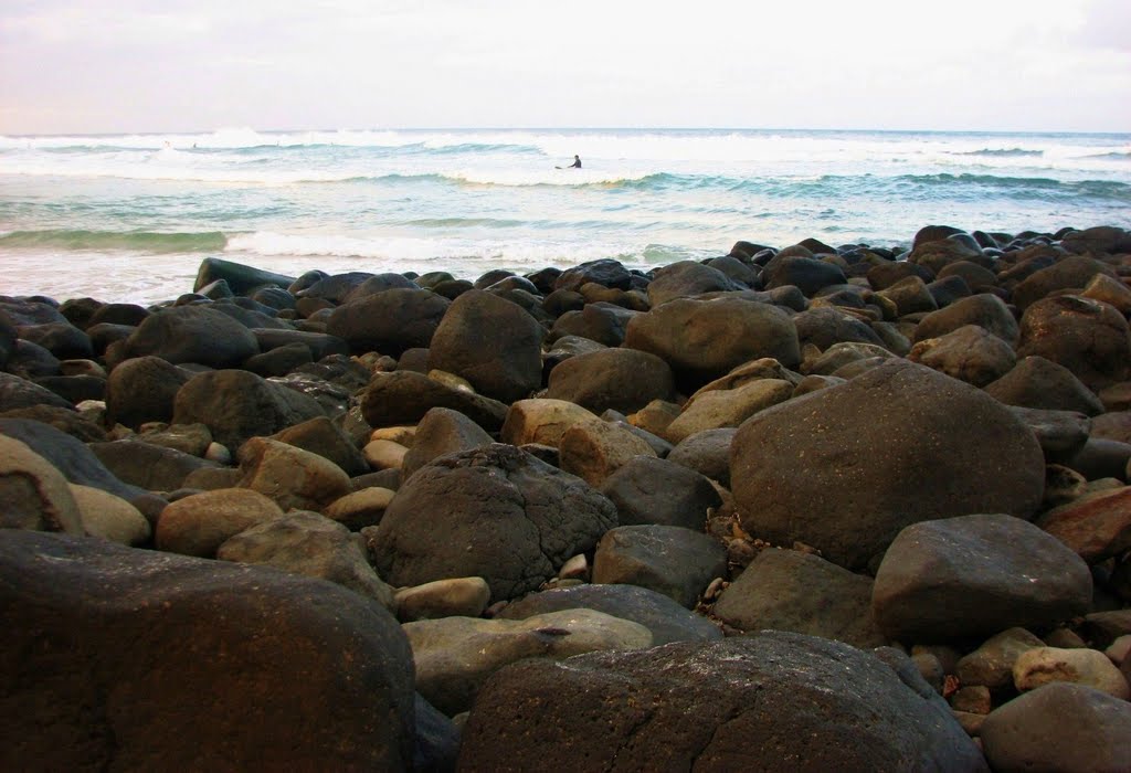 Lone surfer @ the rocks by DannyDee69