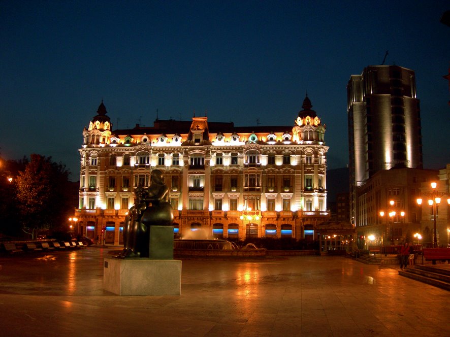 plaza de la escandalera by Liliana Pollara