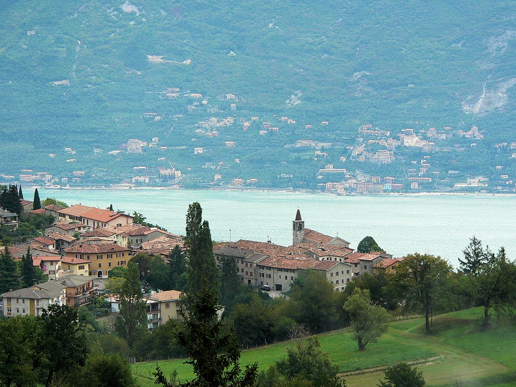 Italy: Gardalake, Tignale - view on the lake eastside by Yory