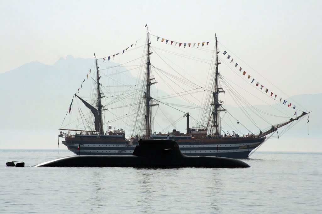 NAVE SCUOLA AMERIGO VESPUCCI E SOMMERGIBILE SCIRE' by 52picchio