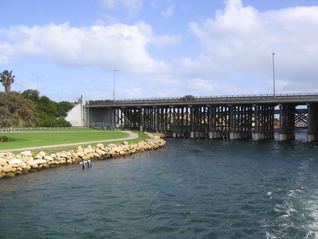 Old Fremantle Road Bridge by paul_adams777