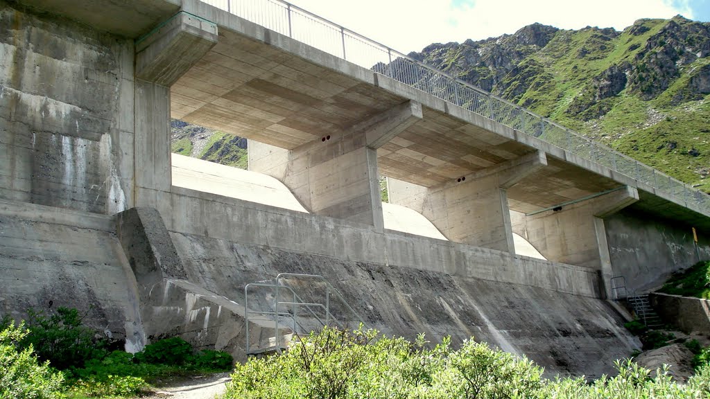 Cleuson dam, overflow by Optionmusique