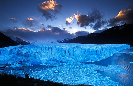 Glacier Perito Moreno by Javier Etcheverry