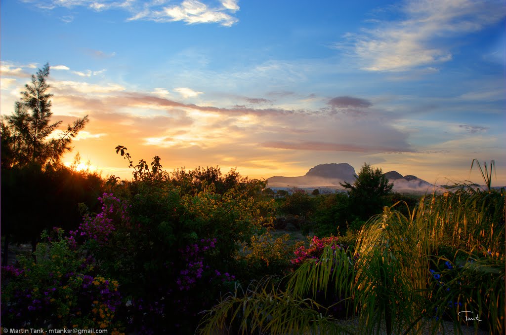 4212_HDR Zonsopgang boven Spaans landschap by Martin Tank