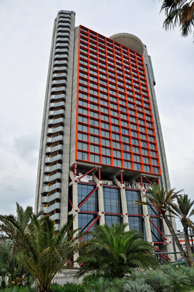 Hotel Hesperia Tower, fachada NO by Joaquim Sierra