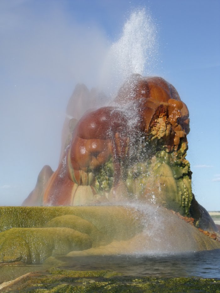 Fly Geyser by briantravelman