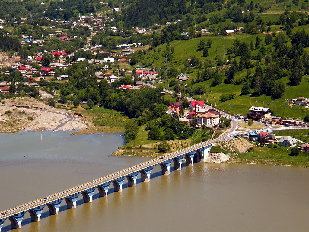 Viaductul si satul Poiana Largului by ioan.panaite